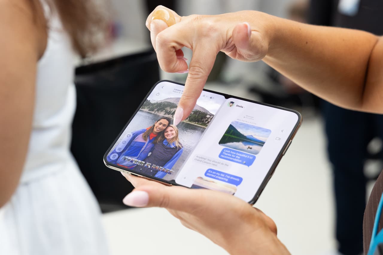 Is Apple’s foldable iPhone Duo worth $2,000? See how it stacks up against other foldable phones. — MarketWatch, Paris Business news