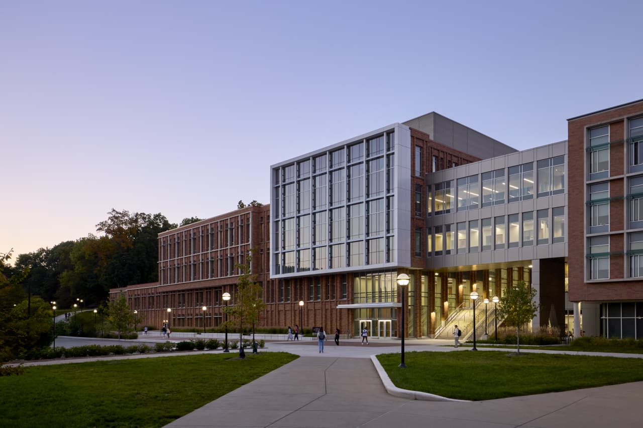 Colleges raced to build massive computer-science departments. Now the boom is turning to bust. — MarketWatch, Paris Business news