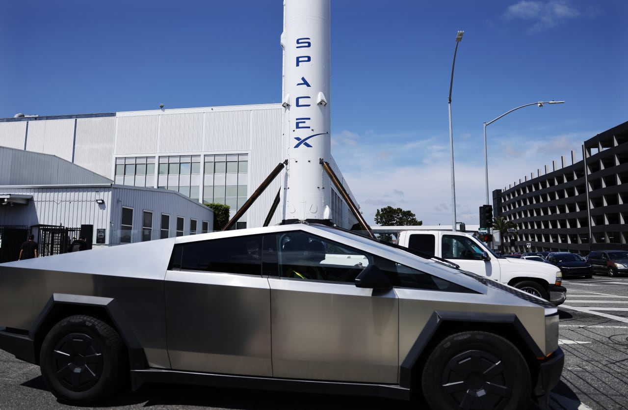 Why investors should be skeptical of a potential Tesla-SpaceX merger — MarketWatch, Paris Business news