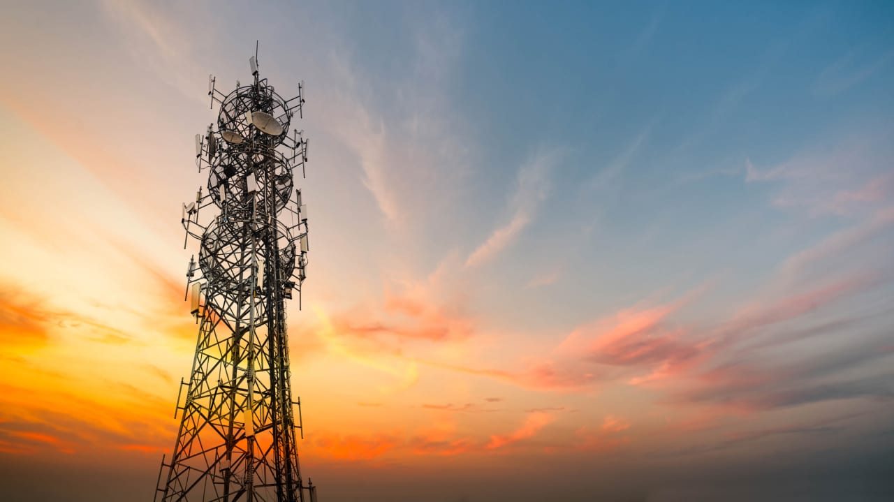 The mobile ambitions of SpaceX see telecom stocks get hit again. What the latest developments mean. — MarketWatch, Paris Business news