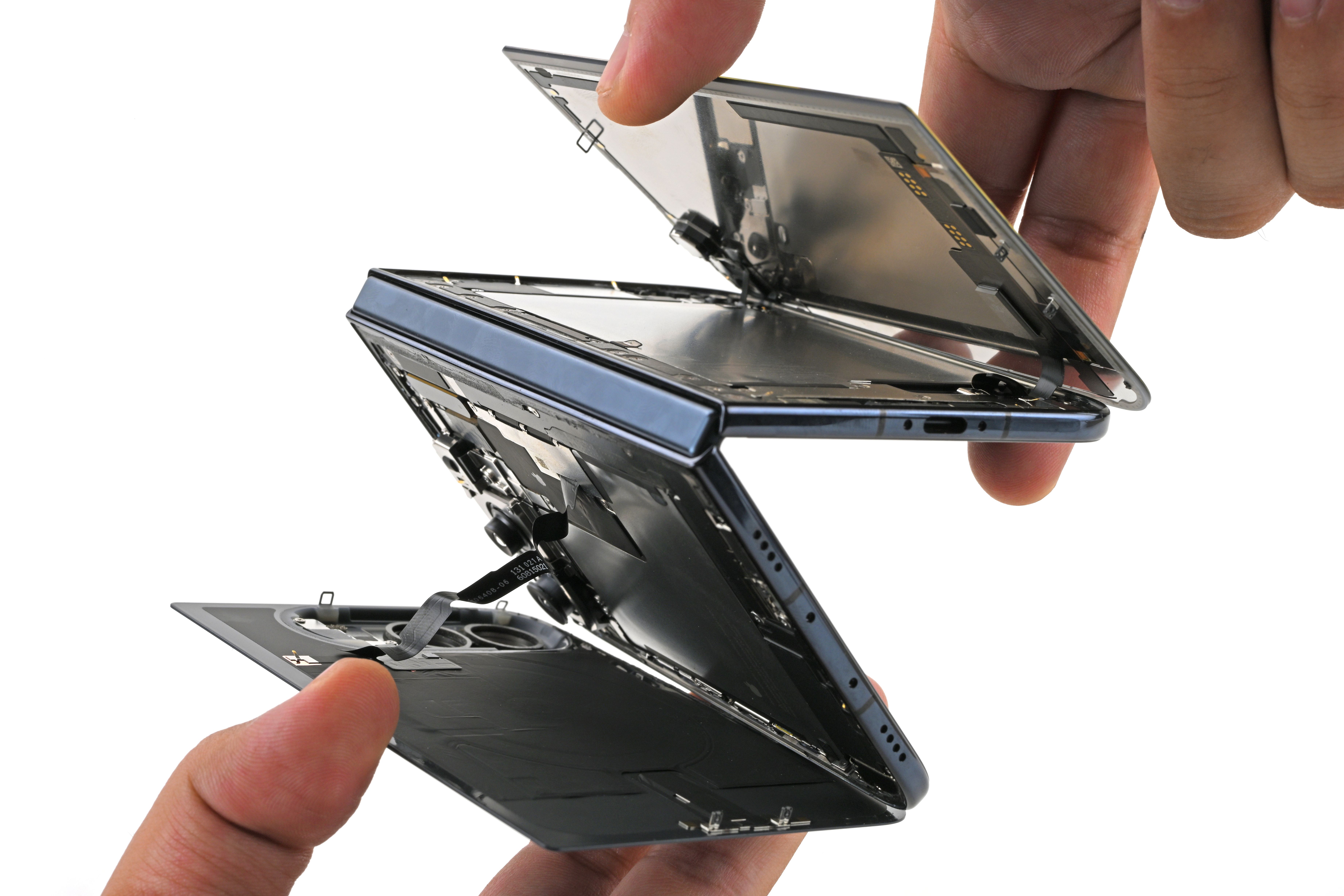 Some iPhone Duo Models Are Breaking. iFixit’s Teardown Might Explain Why — Wired, Paris Business news